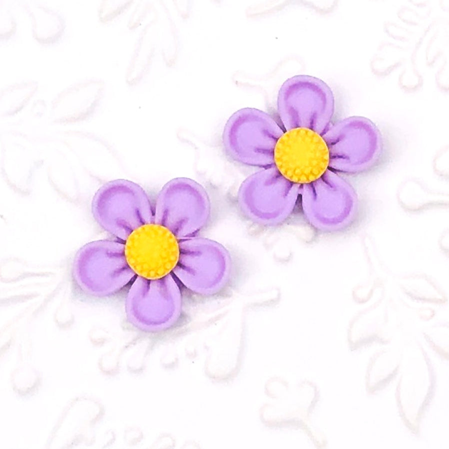 ⋅ DELIGHTFUL DAISIES ⋅ Flatback Resin Embellishments ⋅ Per Pair ⋅