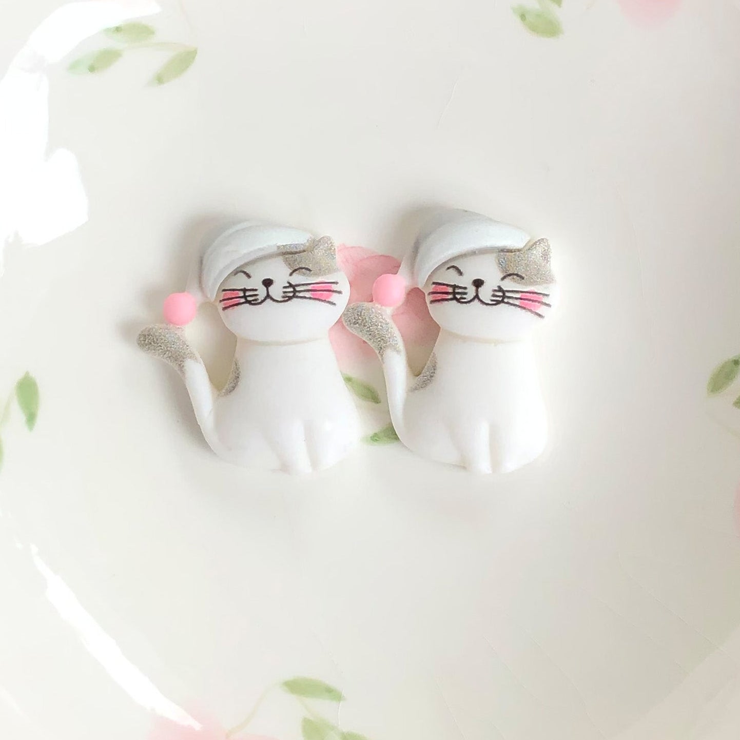 ⋅ Kittens ⋅ Flatback Resin Bow Embellishment ⋅ 2 pieces