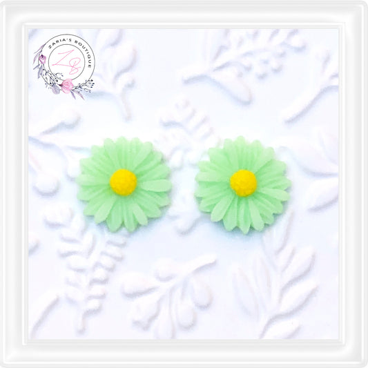 ⋅ Green Daisy Flatback Resin Embellishments ⋅ 5 pieces ⋅